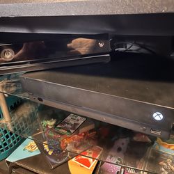 Xbox One X Console (1TB) w/ Games, Cables, Controller, Kinect [TESTED/WORKS]