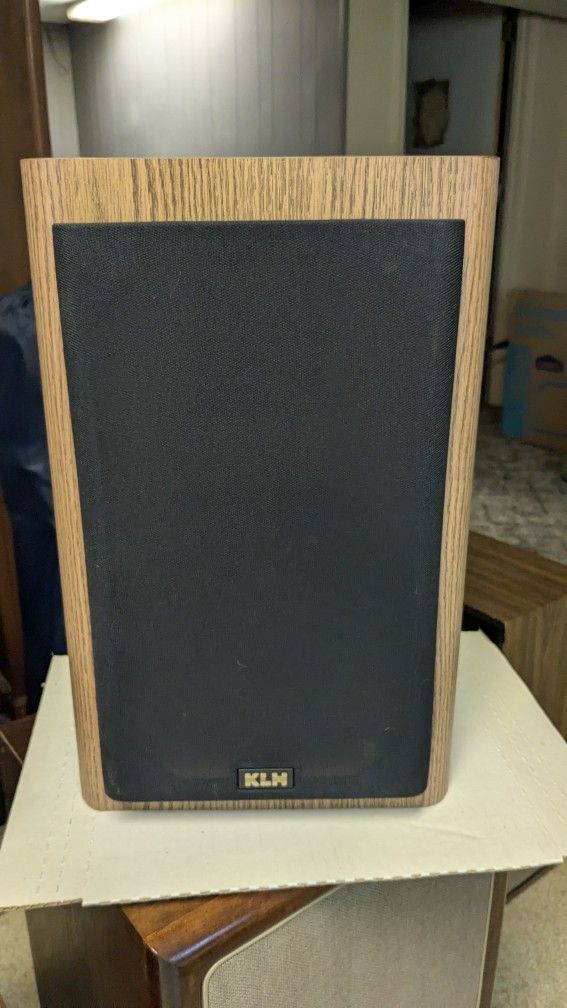 KLH AV33 Speakers