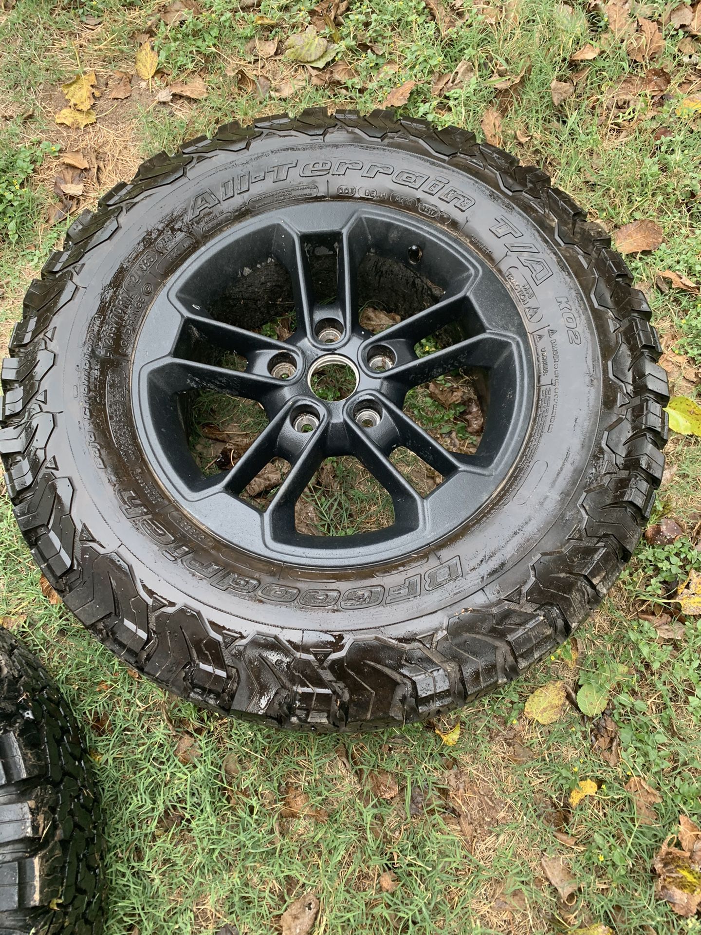 Jeep wheel and tire