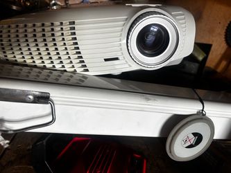 Projector and screen
