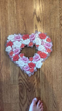 Designocracy Valentine Mart Wreath Wood Decor