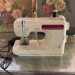 Like New Singer Sewing Machine