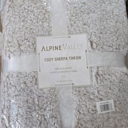 COZY SHERPA THROW