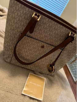 Michael Kors Jet Set Medium Signature Tote - Vanilla