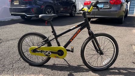 Trek Kids’ Bike – Black & Orange – Great Condition! 🚲