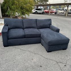✨ Midnight Blue Reversible Chaise Sectional Sofa ✨ ($10 Delivery )