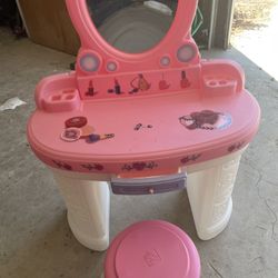 Little Tyke Vanity With Stool 