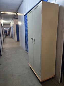 Solid metal storage cabinet with 2keys rigid shelves