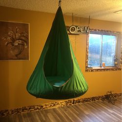 Hanging Chair Best For Teenager Or Smaller Brand New
