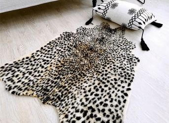 🐆 BRAND NEW FAUX FUR RUG 100 x 95 cm