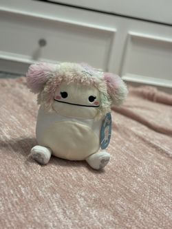 Zaylee 8” Bigfoot Squishmallow 🩷