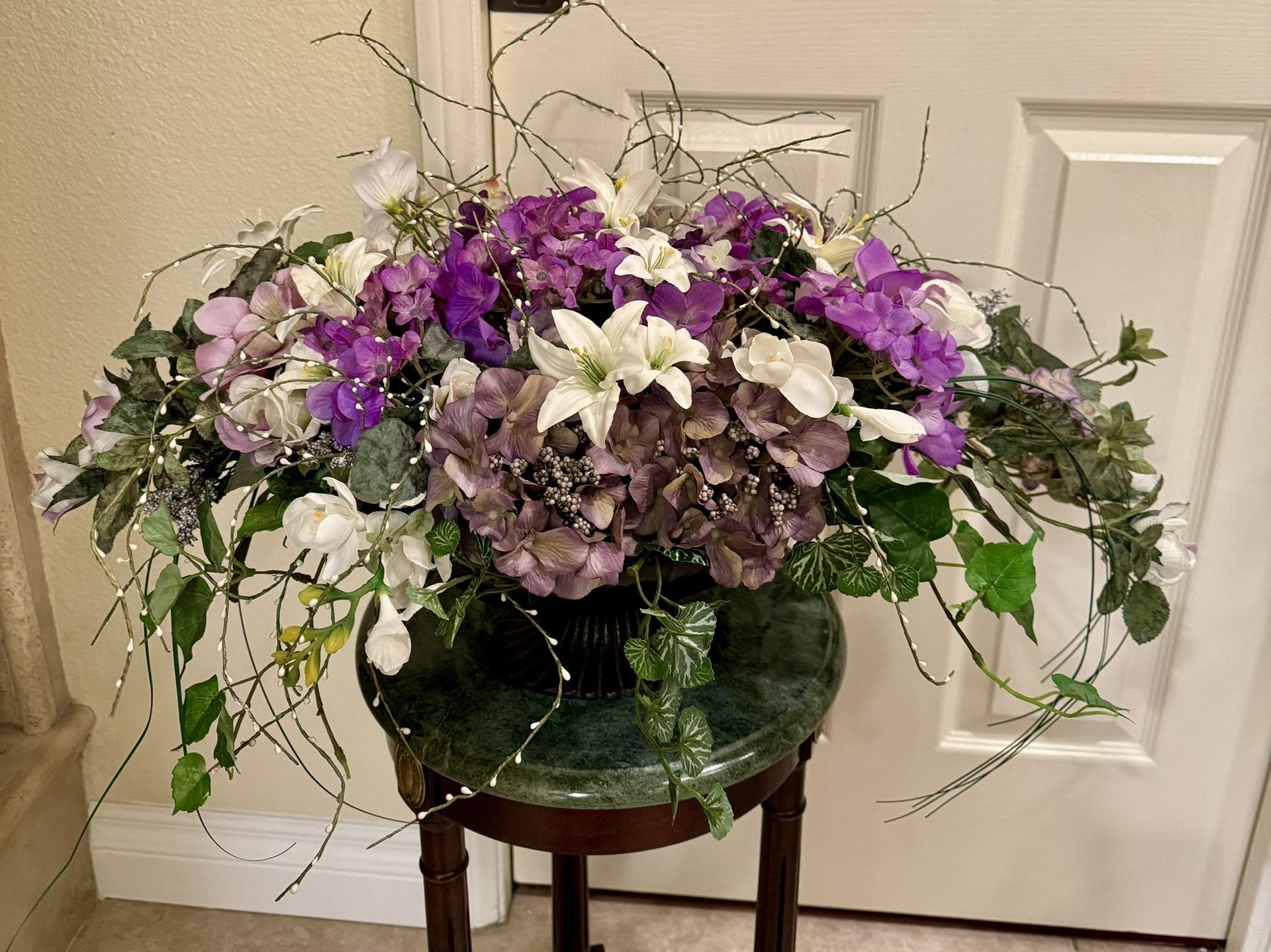 GORGEOUS FLOWER ARRANGEMENT