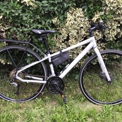 Specialized Sirrus Shimano Components Low Mileage Mint Condition Disc brakes
