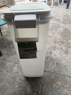 Pet Food Dispenser