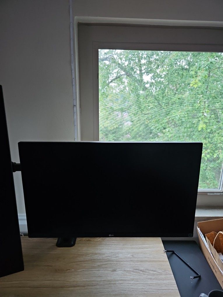 27 Inch LG 4K UHD WITH HDR 400, FREESYNC PREMIUM