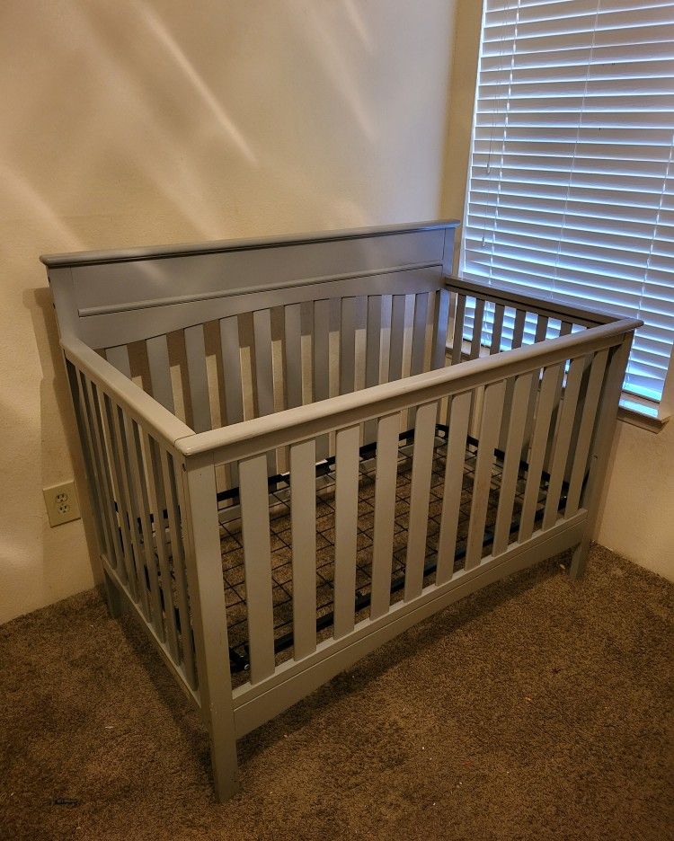 Delta Children Skylar 6-in-1 Convertible Crib - Gray