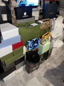  authentic official high end  fashion garment bags hangers Boxs and shopping bags Gucci Louis Vuitton Prada Off-White Or Goyard And More