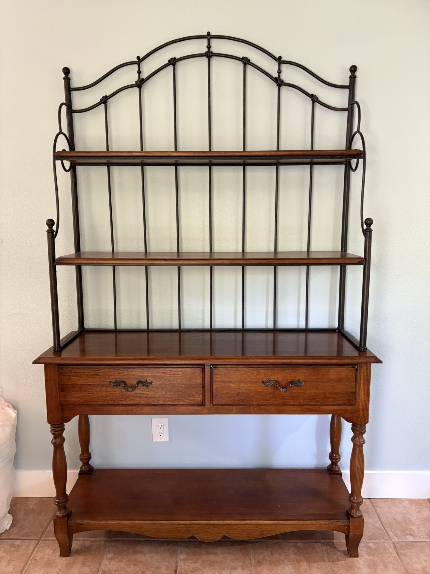 Beautiful Kitchen Hutch, Table (round) With Four May Hung Chairs.