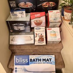 Huge Lot of 14 kitchen, appliances and lawn care items, bathroom items. (Air fryer, wok, etc) ALL NEW