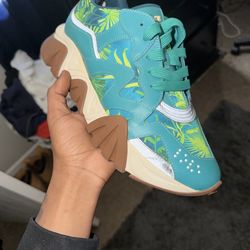 Versace trainers Sz 41 no box 7/10 condition minor scuff