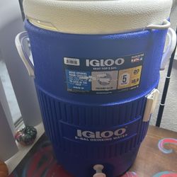 Igloo 5-Gallon Water Cooler – Clean & Ready to Use