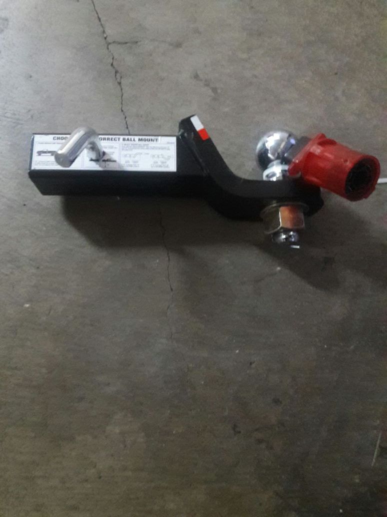 Base para jalar una traila nueva con bola y ploga.