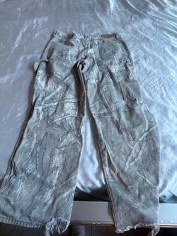 Mid rise cargo camo jeans