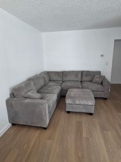 New Sectional Couch with Ottoman! Gray Corduroy! Free Delivery 🚚!