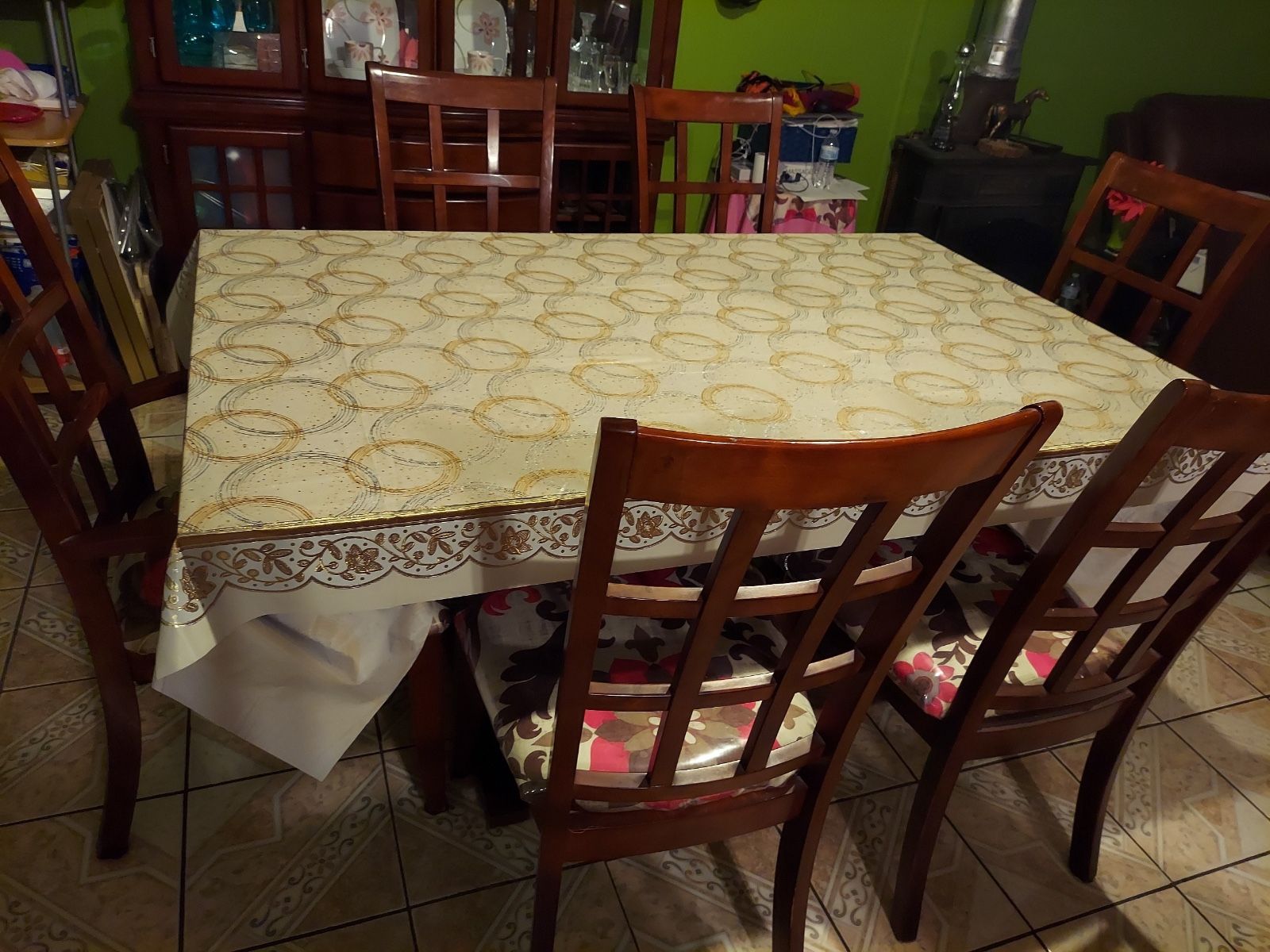 Dining display case, table & chairs set for Sale in El Paso, TX OfferUp