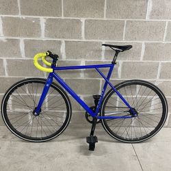 Polo and Bike CMNDR Fixie 