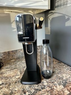SodaStream Art Sparkling Water Maker + Full CO2 Canister
