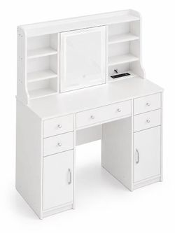 ❤️‍🔥 #B.. White Make Up Vanity $120