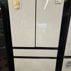 Samsung Bespoke Refrigerator With Beverage Center In White Glass 