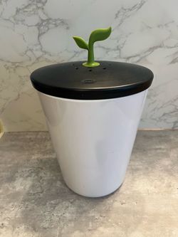 Compost countertop bin
