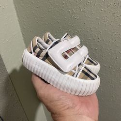 Burberry Vintage Check Cotton and Leather Toddler, size 23