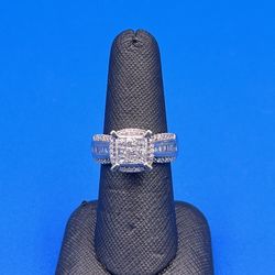 10k White Gold Cluster Ring