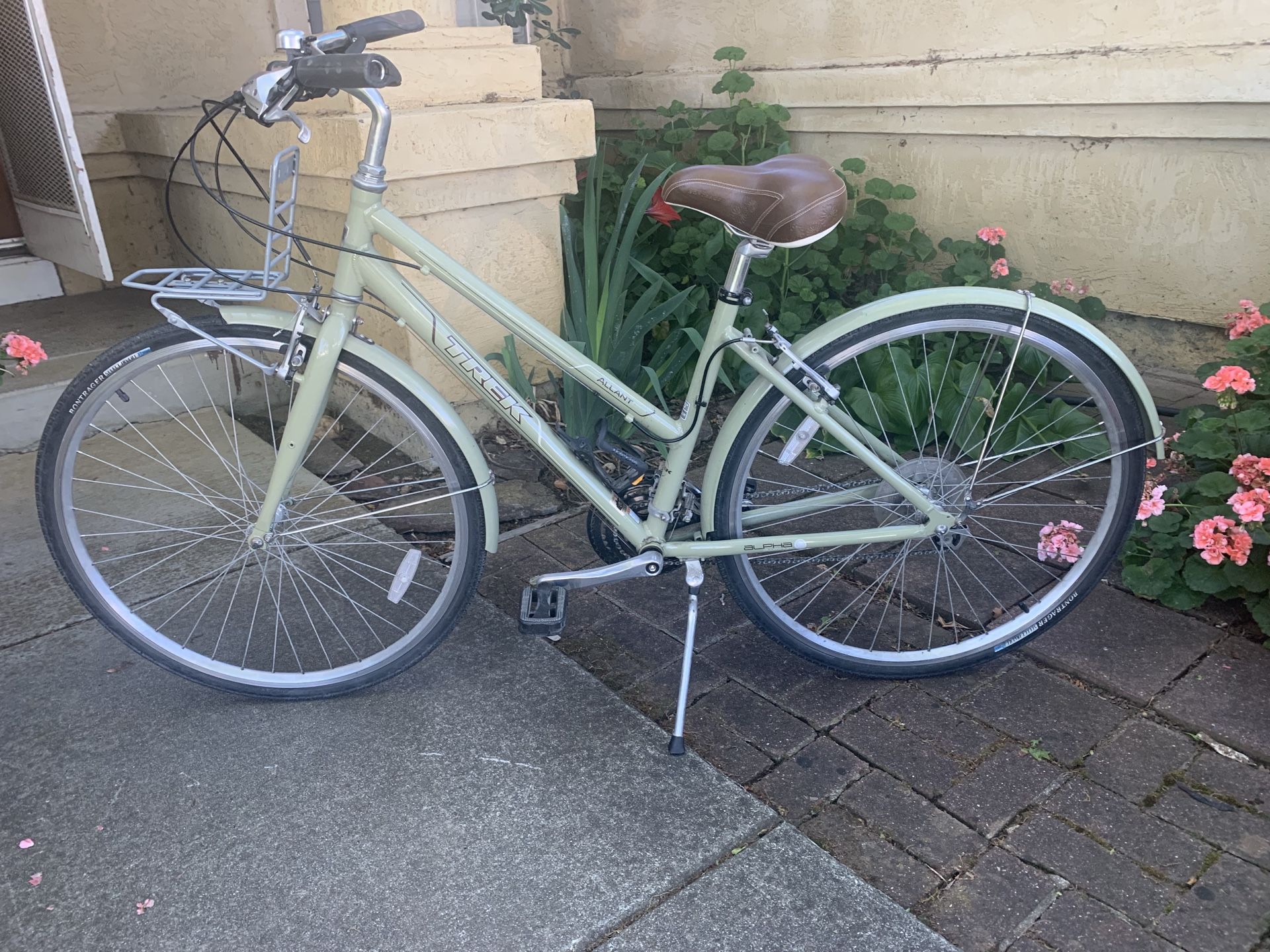 Trek Allant Hybrid/Comfort Womens Stepthrough 21 Speed Bike