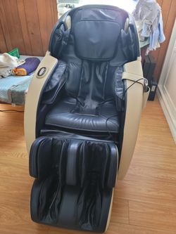 MassaMAX A303-11 Full Body Massage Chair – Like New – $950 OBO