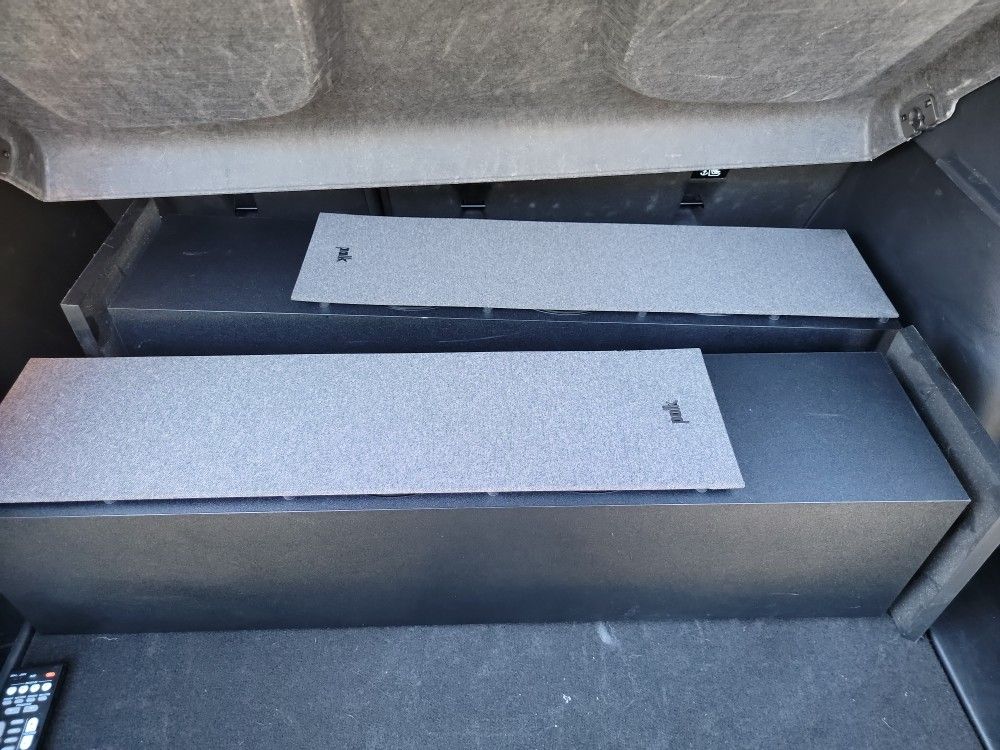 Polk Monitor Tower Speakers Xt60