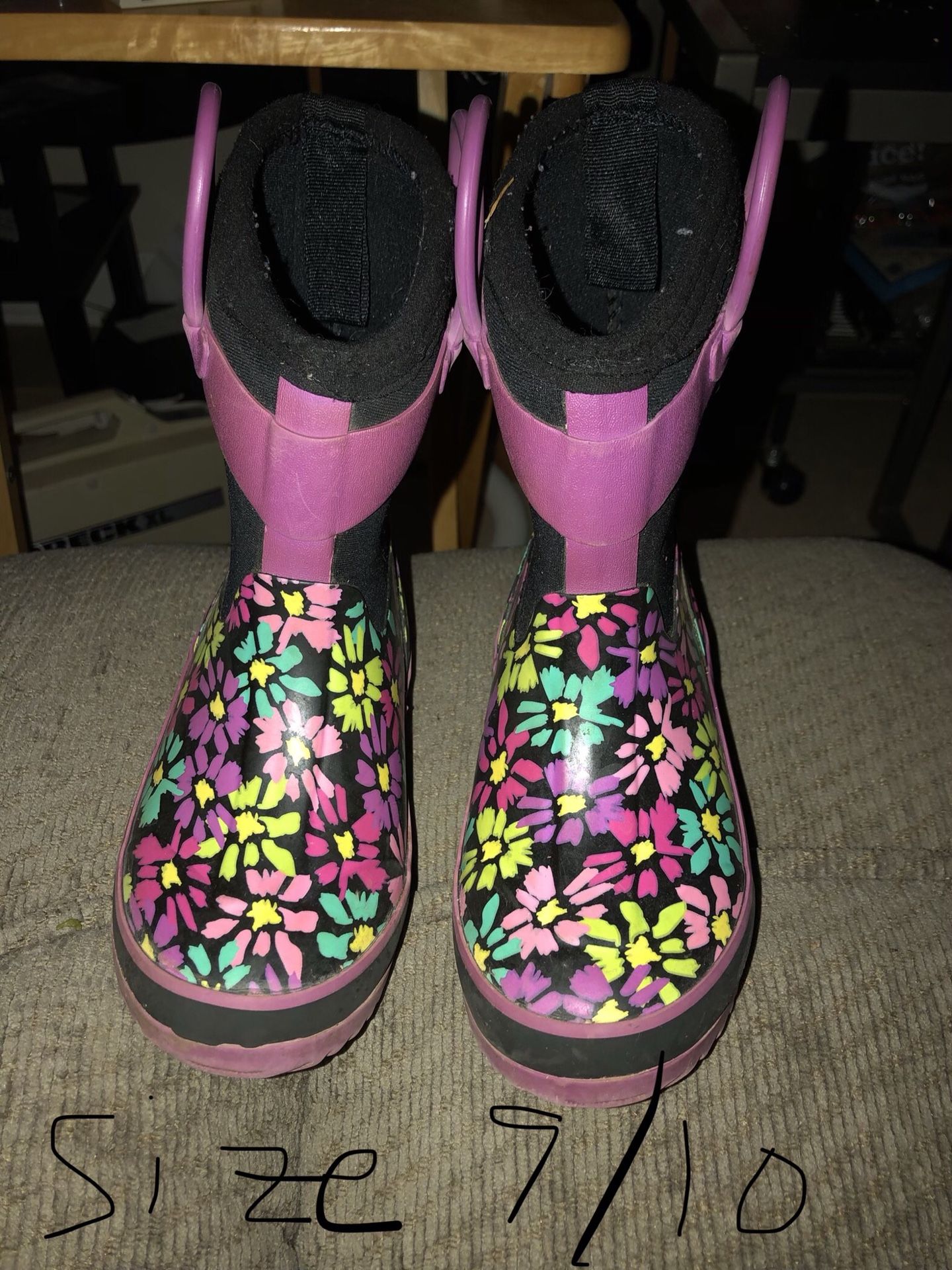 Girls rain boots size 9/10