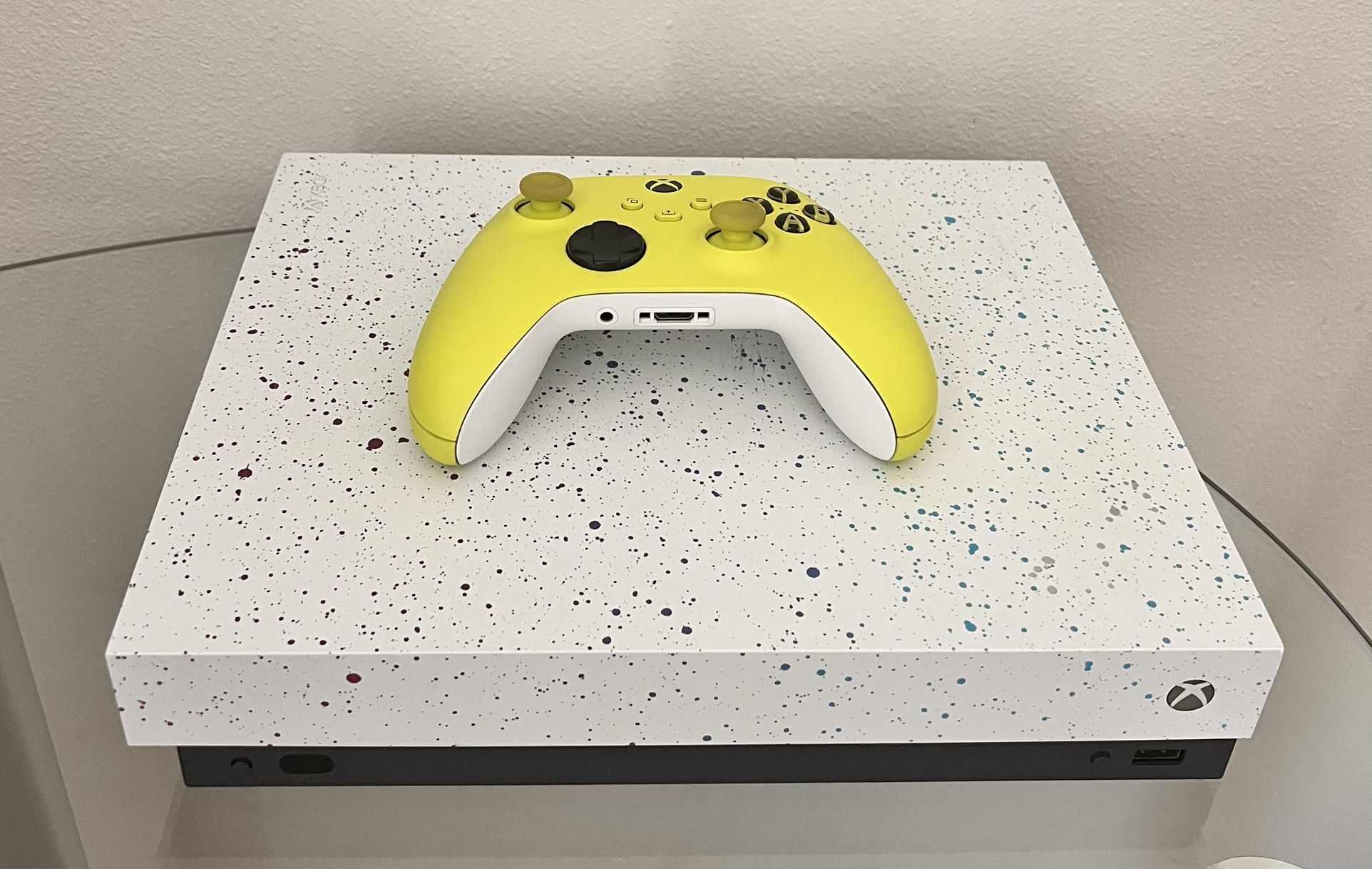 Xbox One X 1TB Console - NBA 2K20 Special Edition + controller/charge cable/USB cable