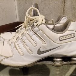 NIKE SHOX WOMEN 8.5