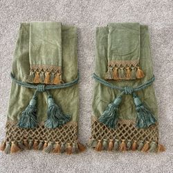 Avanti 4 Pc Fancy Decorative Towel Set W-2 Tassel Fringe Accents