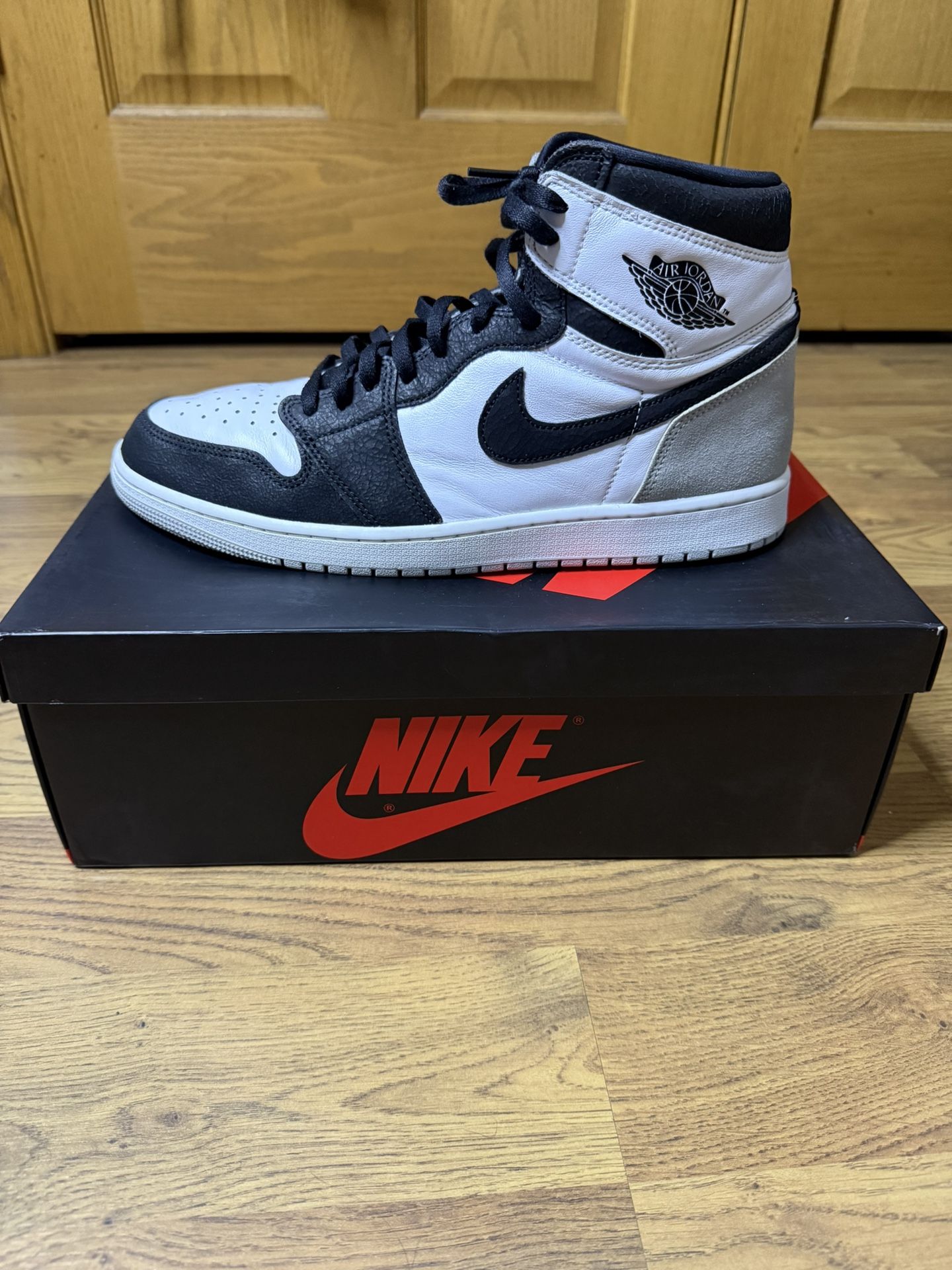 Air Jordan 1 “Bleached coral” Size 13M