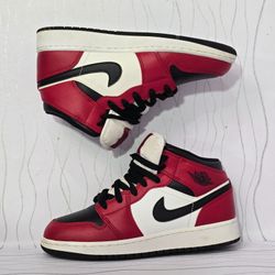 Air Jordan 1 Mid GS Chicago Black Toe Talla 5Y US