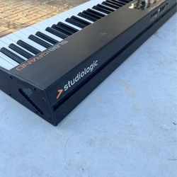 Studiologic SL88 Grand – 88-Key Weighted MIDI Controller (Wooden Keys)