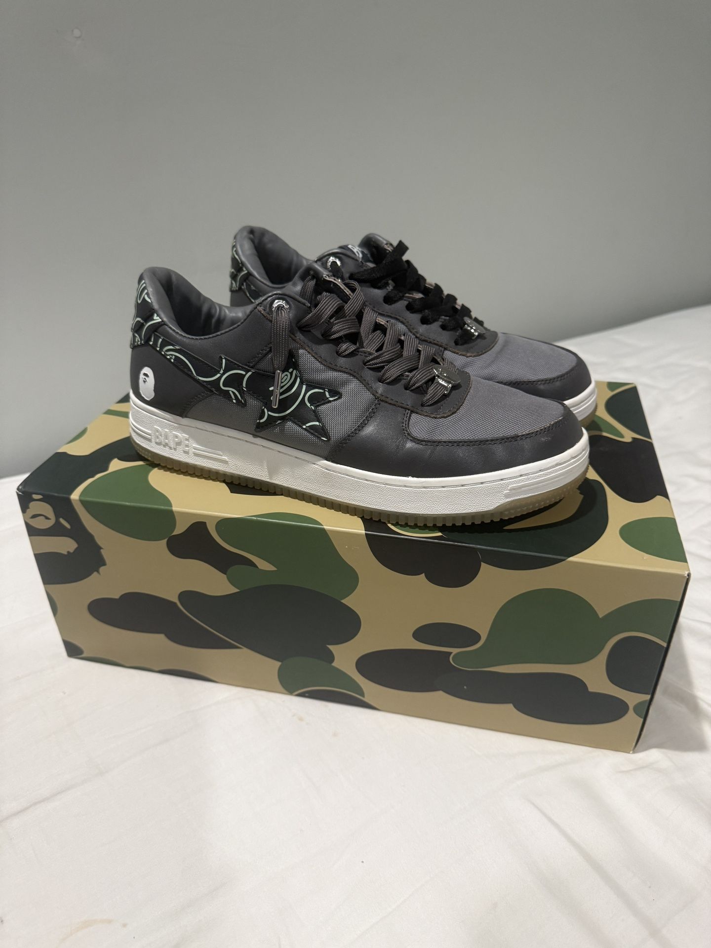 Bapesta “Text Code Camo Charcoal”