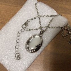 CAT’S EYE NECKLACE