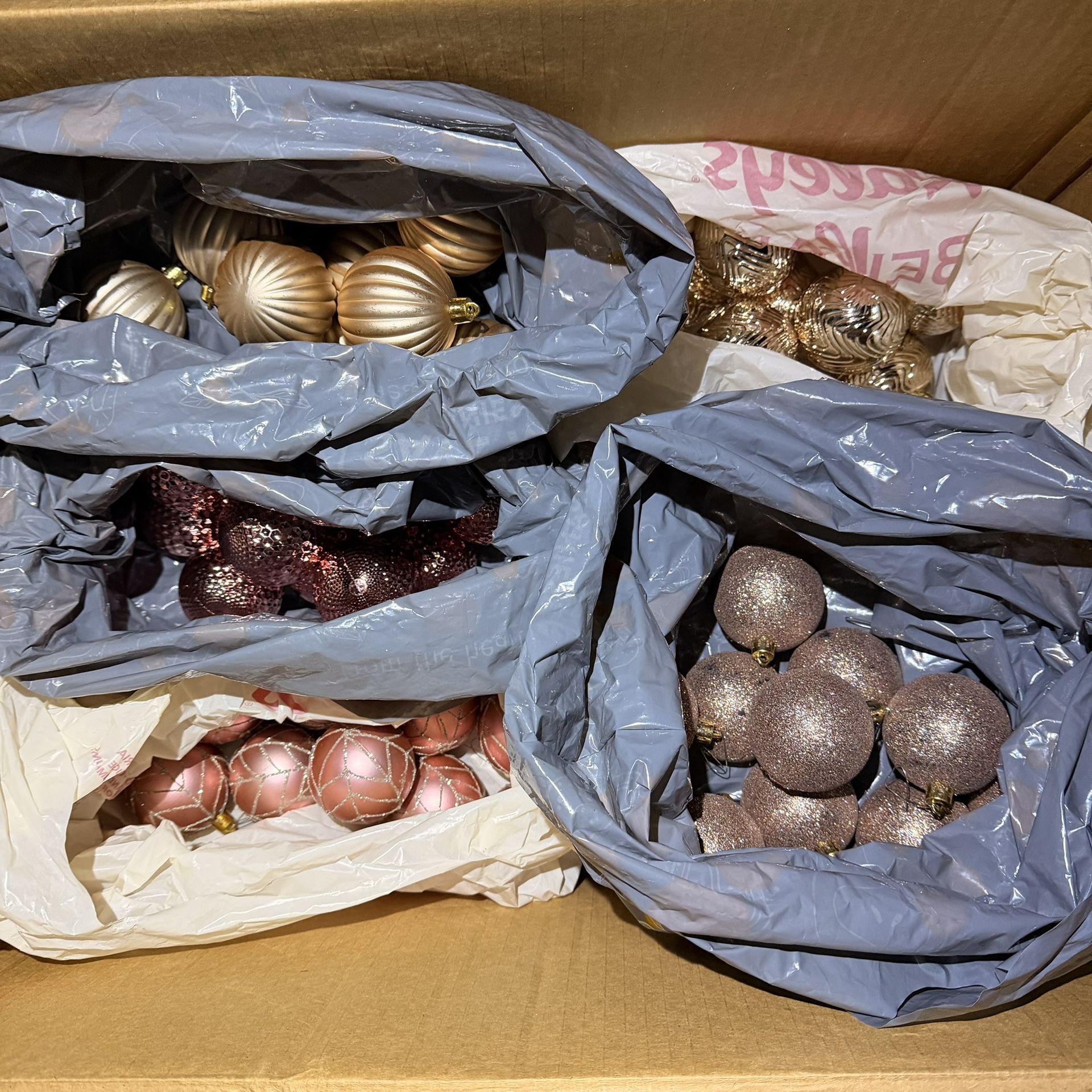 Christmas Holiday Ornaments and Decor Items