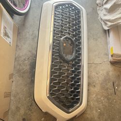 2018-2022 TOYOTA TACOMA GRILL 53114-04220 OEM 53113-04040 OEM